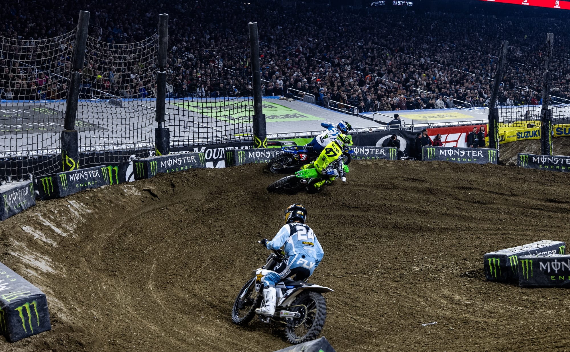 Levi Kitchen passes Max Anstie after 2025 Detroit Supercross 250 main event restart